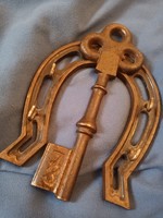 Patkó alakú kulcstartó
