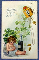 Antik dombornyomott  Újévi üdvözlő képeslap alvó angyalka pezsgősüveg 4levelű lóhere falióra