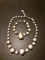 Short vintage porcelain necklace and bracelet combined with copper colored metal