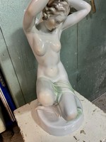Herendi Lux Elek tervezésű porcelán akt .
