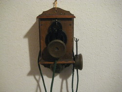 Antik telefon készülék  fadobozban , falra akasztható kivitelben , az 1910 es évekből