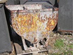 This m1-3-4 museum self-emptying container from the 50s-60s is for sale, it can be craned and forklifted