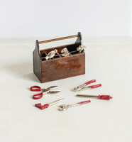 Mini fém szerszám szett fa ládában - babaházi kiegészítő, bababútor, miniatűr