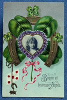 Antik Újévi üdvözlő dombornyomott képeslap 4levelű lóhere szív medalionban leány portré arany patkó