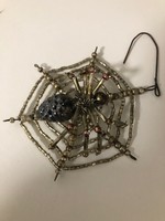 Antik Gablonz-i üveg karácsonyfadísz, Fekete özvegy pók hálójában