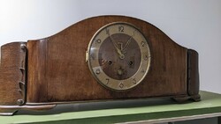 Table clock Art Nouveau, half-baked case decorated with Junghaus carving
