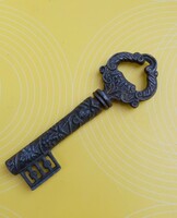 Dugóhúzó patinás, kulcs alakú „In vino veritas” felirattal