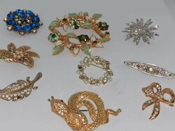 9 pcs / brooches of different materials! Faulty stones are missing!!