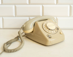 Retro tárcsás vezetékes telefon 1987-ből PTT-T65 - hivatalszürke színben