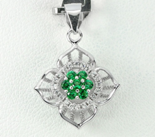 100% VALÓDI, 925-ÖS STERLING EZÜST VIRÁG MEDÁL, ZÖLD ÉS FEHÉR CIRKÓNIA KÖVEKKEL 1,85g (1,6cm)