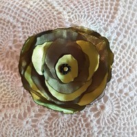 Green flower badge, brooch