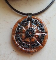 "Narancssárga-fekete mandala" raku kerámia medálos nyaklánc
