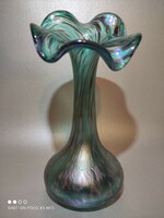 Irizáló fodros szájú üveg váza pompás zöld