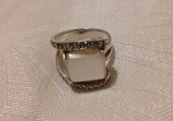 Szép ezüst gyűrű gyöngyházzal, markazitokkal díszítve