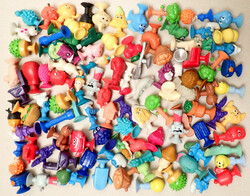 100 db Tesco-s vegyes Stikeez figura csomag gyűjtemény figurák Hupikék Törpikék