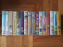 14 db mese, rajzfilm VHS videokazettán egyben eladó ("Gusztáv" és "Tarzan" már nincs meg)