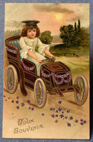 Antik dombornyomott üdvözlő litho képeslap kisleány virágos automobilon