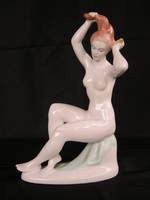 Aquincum porcelain combing female nude