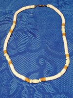 Necklace made of shells and coconut (707)