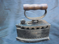 Cast iron, ember iron, with wooden handle.
