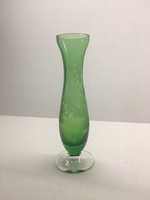 Kecses zöld üvegváza csiszolt mintával