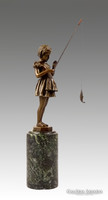 Horgász lány bronz szobor 68774