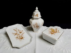 3 db Hollóházi porcelán: urna váza tetővel, bonbonier, tálka
