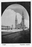 077 - Running postcard Szeged - votive church