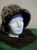 Fashionable women's hat with long scarf