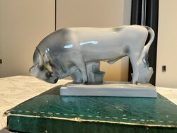Zsolnay porcelán bika figura