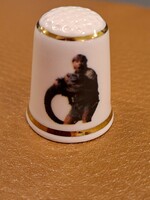 Angol jelzett porcelán gyűszű Steve Irwine  A Krokodilvadász emlékére