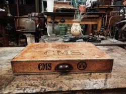 Cérnás doboz, selyemcérna tartó C.M.S. márkájú termékek szatócsbolti tárolója, felújítva