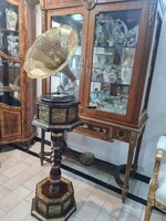Unique Standing Gramophone – Enchanting Artwork for Your Home