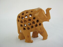 Elefánt áttört mintázatú faragott fa figura