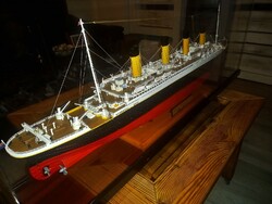 TITANIC exkluzív nagyméretű hajó modell egyedi vitrinben