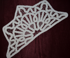 Off-white crocheted shelf cover ( dbz 0024 )