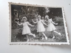 D192991   Régi fotó - Táncoló lányok - Gyarmati Károly fotó  Gyula  1940k