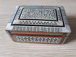 Inlaid, shell-inlaid wooden jewelry box made of single pith