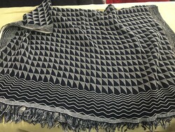 Men's scarf with a geometric pattern, black and white