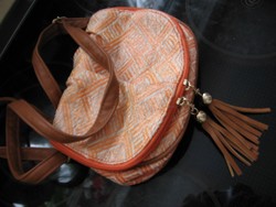 Bijou Brigitte csinos narancs-drapp  új kis táska