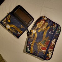 Small cosmetic bag.