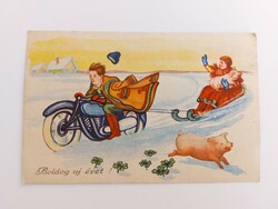 Régi újévi képeslap levelezőlap népviselet motor szánkó lóhere malac