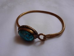 Showy copper bracelet with turquoise decoration