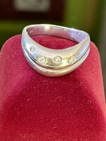 Ragyogó, különleges ezüst gyűrű.