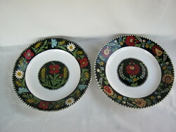 2 decorative ceramic plates with folk flower motifs, hand painting is defective