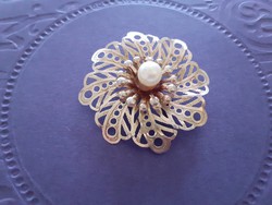 Vintage pin flower-shaped metal retro brooch