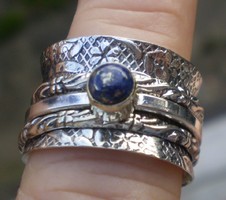 925 ezüst gyűrű, 19,6/61,5 mm lápisz lazulival, széles