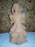 Illár Erzsébet kerámia szobor