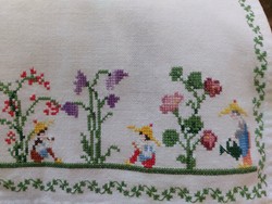 86 X 41 cm cross-stitch embroidered wall picture with a cute pattern