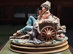 Capodimonte Fiorenzo Meneghetti Fiú almás szekéren monumentális realista porcelán szobor
